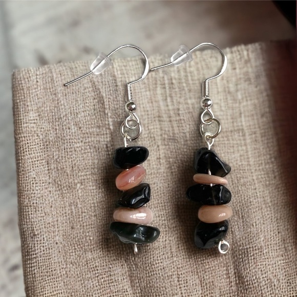 Black Onyx/Pink Peruvian Opal earrings - Picture 1 of 1